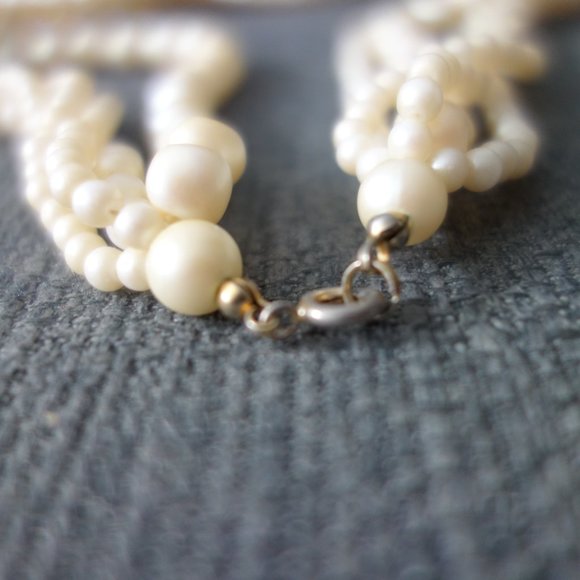 Pearl Necklace - Picture 3 of 7